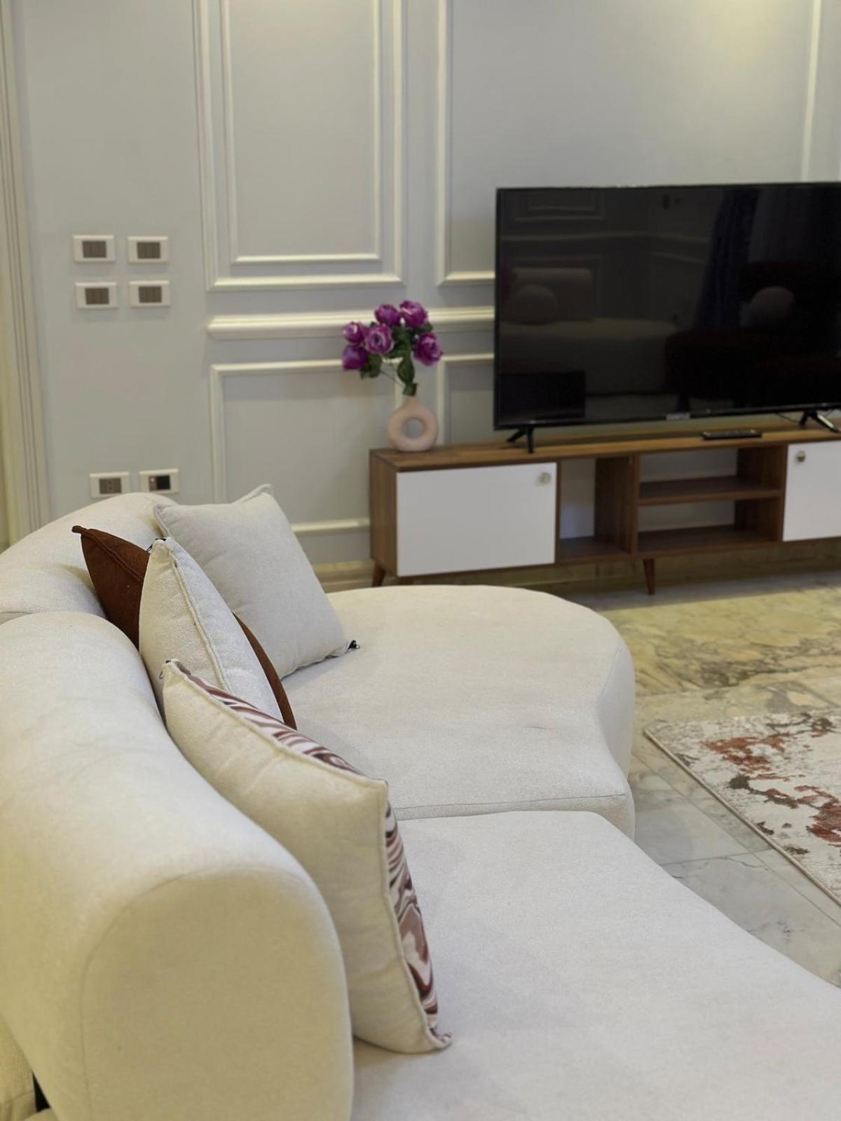 Giza Royale 3br *