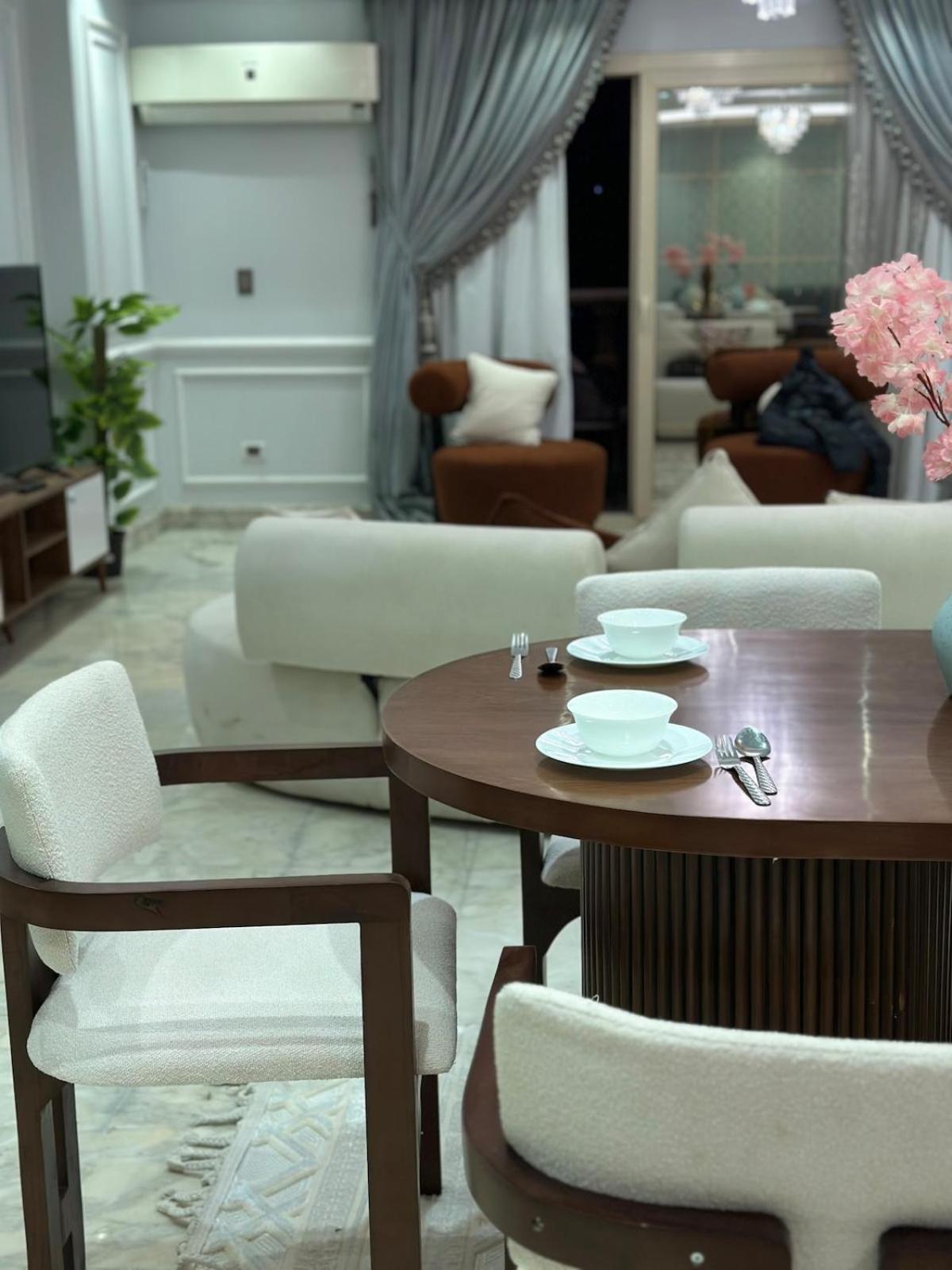 Giza Royale 3br Apartment *