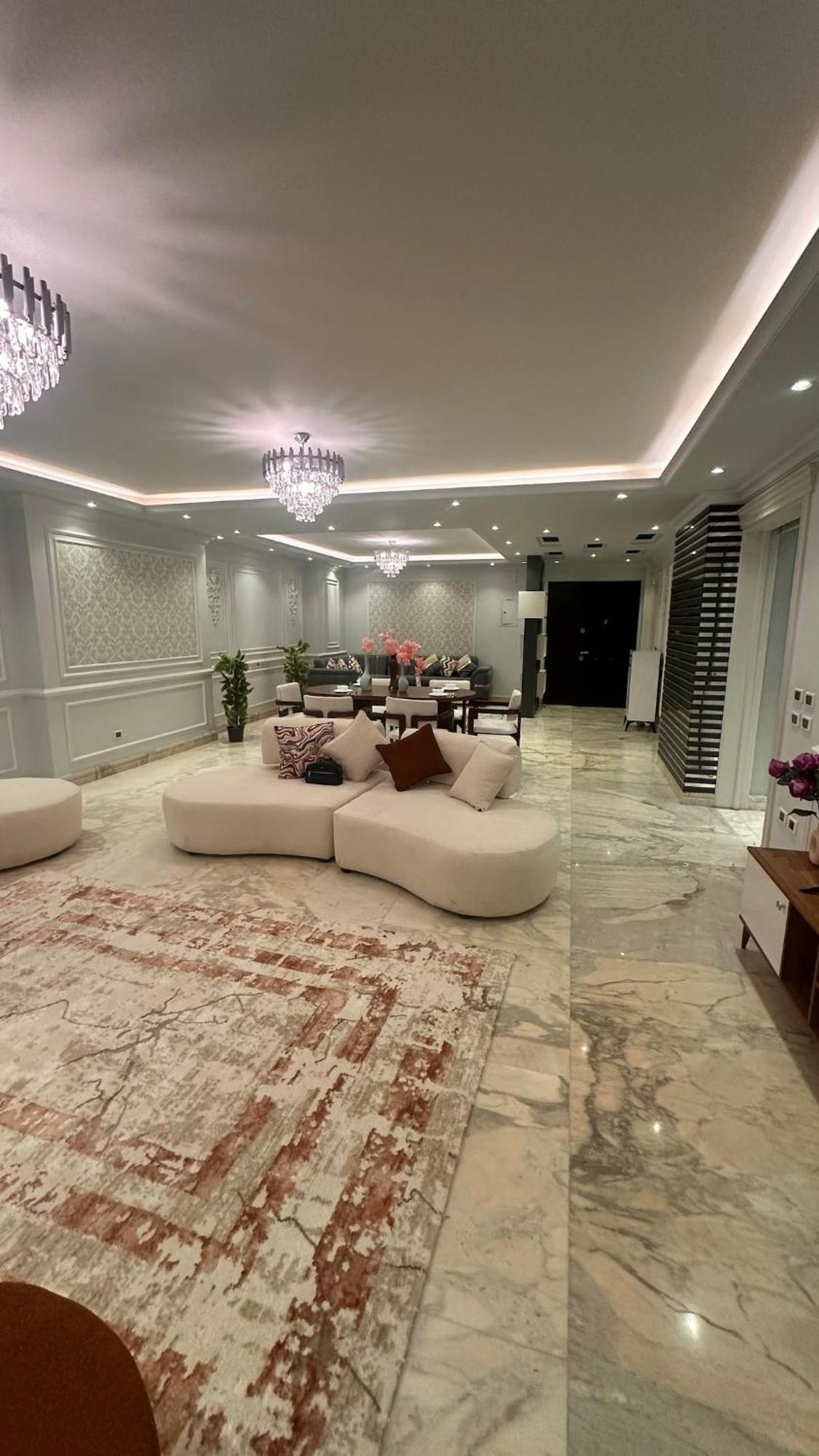 Giza Royale 3br * Cairo