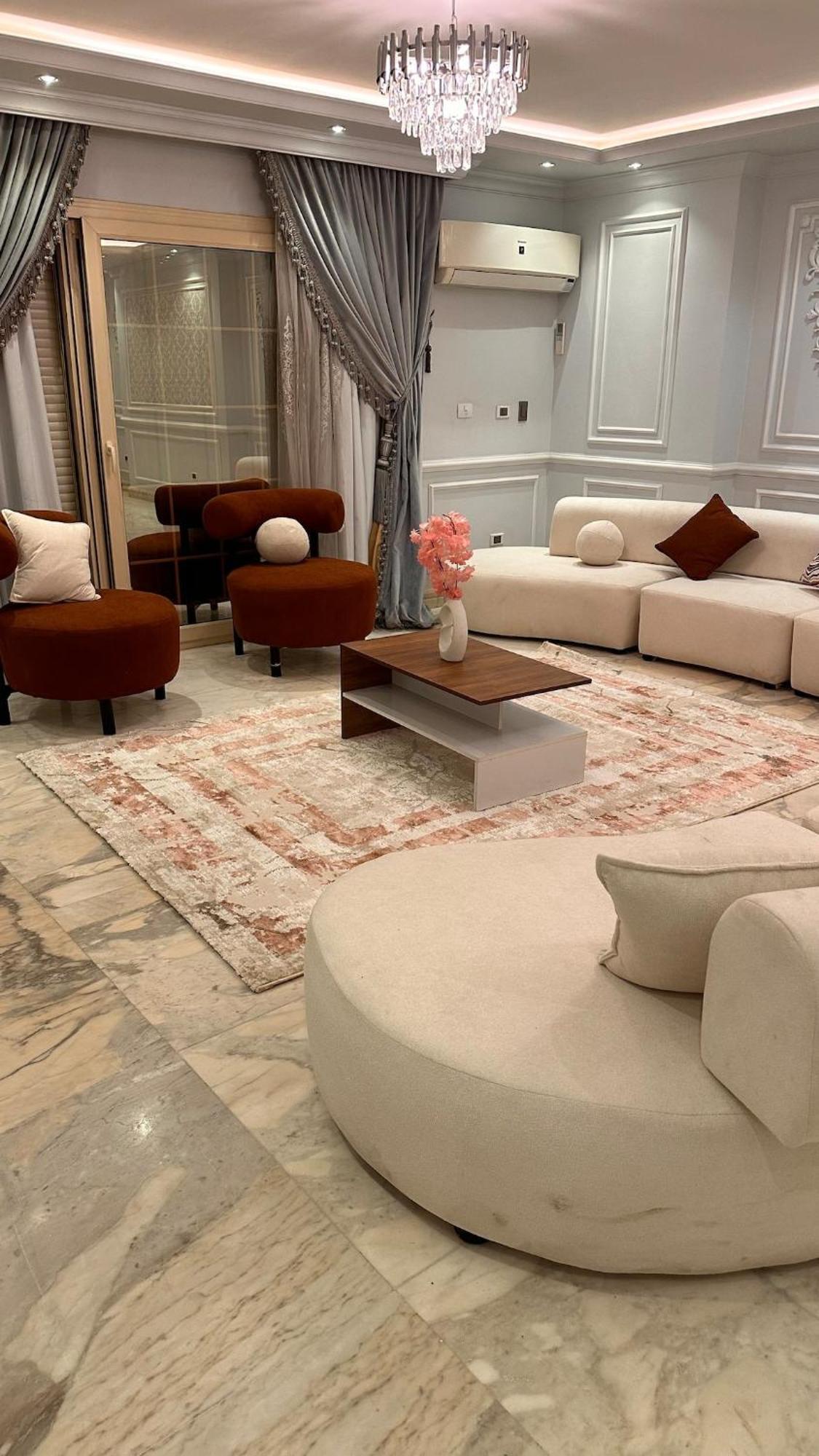 Giza Royale 3br *